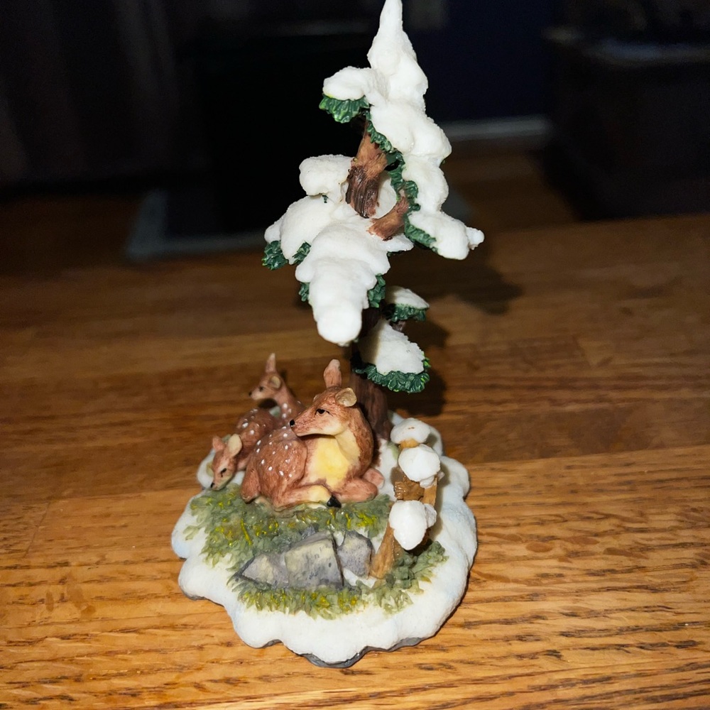 O’Well  Santa’s Workshop Accessories Doe & Fawns Under Tree Figurine / Deer